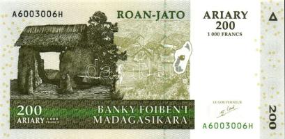 Madagaszkár 2004. 100A, 200A T:I