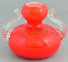 Piros üveg váza, kis kopással, m: 17 cm