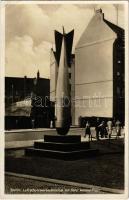 1934 Berlin, Luftschutzwerbedenkmal am Horst Wessel Platz / air raid memorial monument, shops (EK)