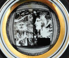 Hollóházi Szász Endre által tervezett fali tálka, "Napfény" c. művének részletével illuszt...