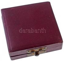 1952. "Közreműködésért Államvédelmi Bajnokság 1952" Br sportérem füllel, eredeti dísztokba...