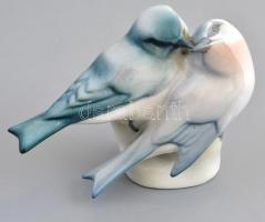 Zsolnay porcelán madarak, kézzel festett, jelzett, kis kopással, 9x12 cm