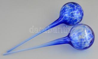Deru kék dizájn váza pár, az egyik jelzett, karcolásokkal, a szájakon csorbákkal, h: 34,5 cm