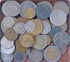 102db vegyes külföldi fémpénz, közte román, olasz pénzek T:vegyes 102pcs of mixed coins, with Romanian, Italian coins C:mixed