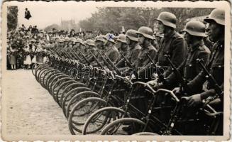 ~1940 Bevonuláskori kerékpáros katonai egység, katonák / Entry of the Hungarian troops era, bicycle squad, soldiers. photo