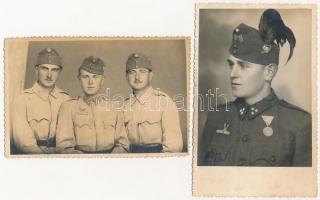 2 db RÉGI magyar katonai fotó képeslap: 1943-as kakastollas katona, 1942-es gyulai 20. hv. zászlóalj / 2 pre-1945 WWII Hungarian military photo postcards, soldiers