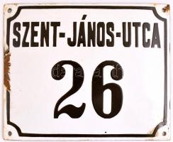 Szent-János-utca 26, zománcozott fém tábla, kopásnyomokkal, 16x19,5 cm