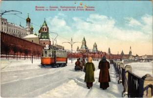 Moscow, Moscou; Kremlin, Le quai de la riviere Moscou, en hiver / street view, quay in winter, tram, horse-drawn sleigh (pinholes)