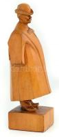 Ráduly jelzéssel: János bácsi, a juhász. Faragott fa szobor, m: 33 cm