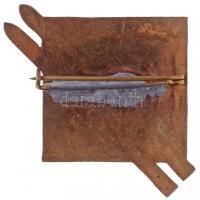 ~1930. "BSE (Budapest Sport Egyesület)" zománcozott fém sí jelvénye (~38x38mm) T:2