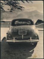 cca 1940-1950 Autó, fotó, kartonra kasírozva, 22,5x16,5 cm