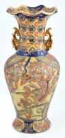 Kínai porcelán váza, kézzel festett, jelzett, kopásnyomokkal, m: 34,5 cm