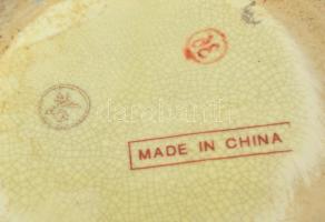 Kínai porcelán váza, kézzel festett, jelzett, kopásnyomokkal, m: 34,5 cm