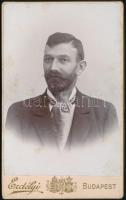 cca 1900 Budapest, Erdélyi Mór (1866-1934) császári és királyi udvari fényképész műtermében készült, keményhátú vintage fotó, 10,5x6,5 cm