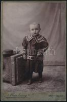 1909 Miskolc, Munkácsy fényképész műtermében készült, keményhátú vintage fotó, feliratozva, 16,2x10,6 cm