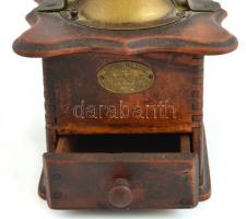 Régi kávédaráló, fa-fém, jelzett, jó állapotban, m: 20 cm