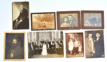 31 db régi keményhátú és fotó tétel, benne 8 db katona fotó, változó méretben, 9,5x6,5 cm és 25x32 c...