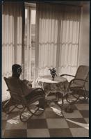 cca 1931 Kinszki Imre (1901-1945) budapesti fotóművész hagyatékából jelzés nélküli vintage fotó (Reggeli napsütés), 12,7x8 cm