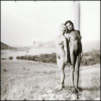 cca 1978 Szemrevaló huncutságok, Menesdorfer Lajos (1941-2005) budapesti fotóművész hagyatékából, 5 ...