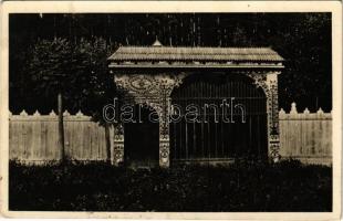 1942 Székelyudvarhely, Odorheiu Secuiesc; Székely kapu / wood carved gate