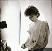 cca 1988 Csinos formák, szép mozdulatok, Menesdorfer Lajos (1941-2005) budapesti fotóművész hagyaték...