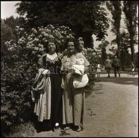 cca 1930 Tihanyi tájképek, életképek, fotók és negatívak, közte sérült, 16 db, 6x6 cm