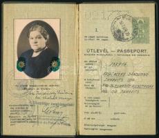 1937-1939 Magyar Királyság fényképes útlevele járásbírósági alelnök özvegye részére, csehszlovák és román bejegyzésekkel.