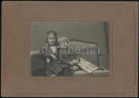 cca 1925 Szentes, Hegedűs V. utóda fényképész műtermében készült, keményhátú vintage fotó, 10,2x14,7 cm, karton 18x25,5 cm