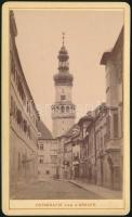 cca 1890-1900 Soproni utcarészlet háttérben a Tűztoronnyal, keményhátú fotó, Sopron/Oedenburg, Julius Köhler műterméből, 10x6 cm