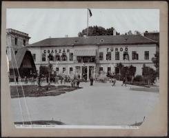 1902 Bp.,Császár-fürdő, fotó papíron, Drezda, Stengel & Co., az egyik alsó sarkánál gyűrődéssel, törésnyommal, sérült, 21x27 cm
