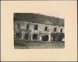 cca 1910 Az egykori Margit körút 25. számú ház, rajta Winkler Ferenc bor és sörháza, fotó kartonon, a hátoldalon feliratozva, 12x17 cm