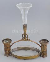 W.M.F. réz kínáló két üveg betéttel, üvegen csorba és karcok, jelzett, m: 38,5 cm, h: 32 cm