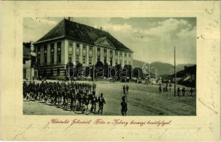 1910 Jolsva, Jelsava; Fő tér, Koburg herceg kastélya, katonák. W. L. Bp. 2585. / street view with castle, K.u.K. soldiers