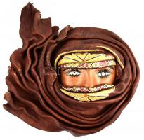 Tunéziai bőr plasztikus lány fej, kis kopásokkal, 22x19 cm