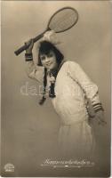 1922 Sonnenscheinchen / lady with tennis racket