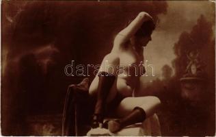 Vintage erotic nude lady. photo