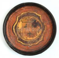 Fa-bőr tálka, közepén címerrel díszített, kopott, foltos,  d. 10,5 cm, m: 1,4 cm