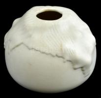 Hollóházi fehér mázas leveles, gömb alakú vázácska, jelzett, 6x6,5 cm.