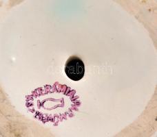 3 db kis méretű figura, mázas kerámia, 2 db jelzett (Kerámia Iparművész KSZ.), egyik feje ragasztott...