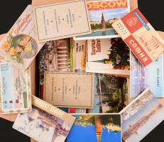 Egy nagy doboz MODERN képeslapfüzet és leporello / A big box of modern postcard booklets and leporellos