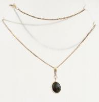 Ezüst(Ag) venezianer nyaklánc, fekete köves medállal, jelzett, h: 44 cm, bruttó: 4,41 g