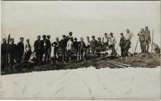 1906 Group of skiers, winter sport. Wilhelm Wagner Fotograf (Lilienfeld-Dörfl) Nr. 47. photo