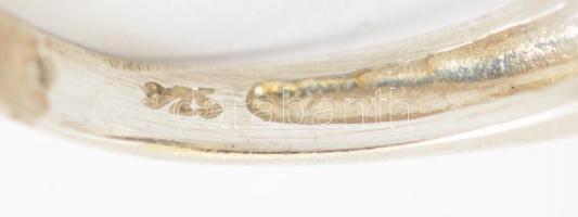 Ezüst(Ag) gyűrű, markazittal és szintetikus fekete kővel, jelzett, méret: 59, bruttó: 10 g