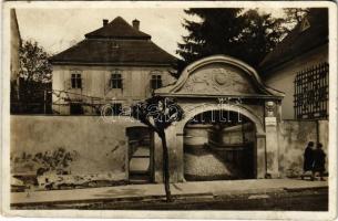 1938 Ungvár, Uzshorod, Uzhhorod, Uzhorod; utca, Járási csendőrparancsnokság / street view, gendarmerie headquarters (felületi sérülés / surface damage)