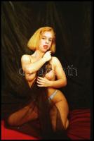 cca 1988 Örömszerző pillanatok, lányok fehérneműben, szolidan erotikus fényképek, 24 db vintage NEGA...