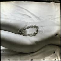 cca 1988 Múzsák inspirációja, Menesdorfer Lajos (1941-2005) budapesti fotóművész hagyatékából, 8 db ...