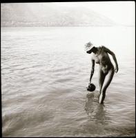 cca 1988 Múzsák inspirációja, Menesdorfer Lajos (1941-2005) budapesti fotóművész hagyatékából, 8 db ...