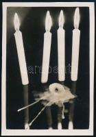 cca 1935 Thöresz Dezső (1902-1963) békéscsabai gyógyszerész és fotóművész hagyatékából jelzés nélküli  vintage fotó (Gyertyák), 8,5x6 cm