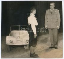 cca 1950 A háború után gyártott első ,,gépkocsi, amit gyerekeknek szántak, a Magyar Nap Fotó pecsétjével, 12,6x13,3 cm