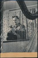 cca 1940 Budapest, ,,Artz Antal nemzetközi viszonylatban is elismert szaktekintély a hangszerek birodalmában